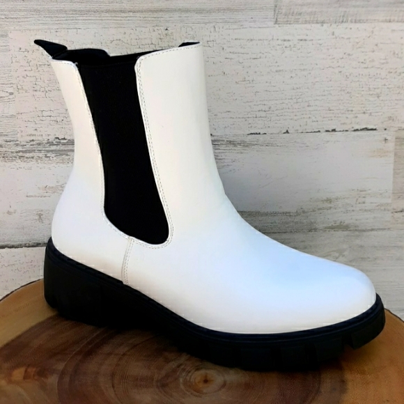 NWOT OLIVIA MILLER BOOTS - Picture 10 of 10